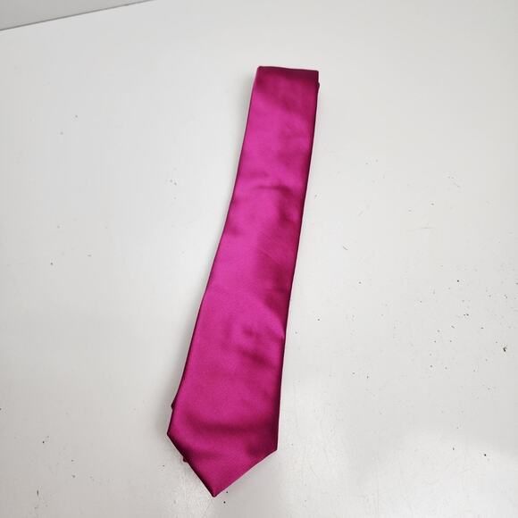 Men's Van Heusen Polyester Solid Deep Fuchsia Pink Formal Wear Necktie - Picture 2 of 5